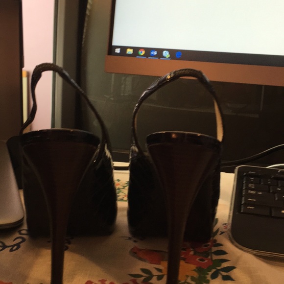 Pelle Moda Jeri Gray Patent Croco 7M. EUC. - Picture 6 of 6